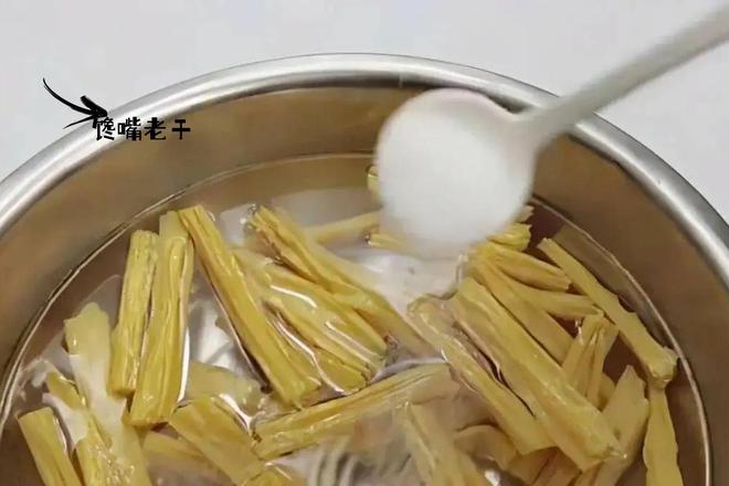开云 开云体育买腐竹时：懂行人见到这3种腐竹扭头就走干货摊主：遇到行家了(图13)