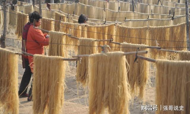 冬天买粉条如何辨别是否添加明胶？掌握这3个小技开云 开云体育官网巧轻松辨别(图1)