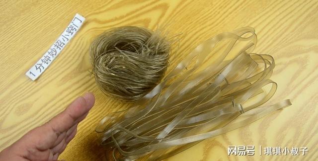 红薯粉条如何辨别真开云 开云体育假？粉条厂员工教我诀窍轻松分辨真假(图4)