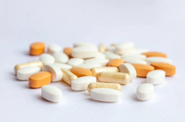 变异株 XB开云 开云体育平台B 诱发腹泻？蒙脱石散、益生菌要不要囤？(图6)