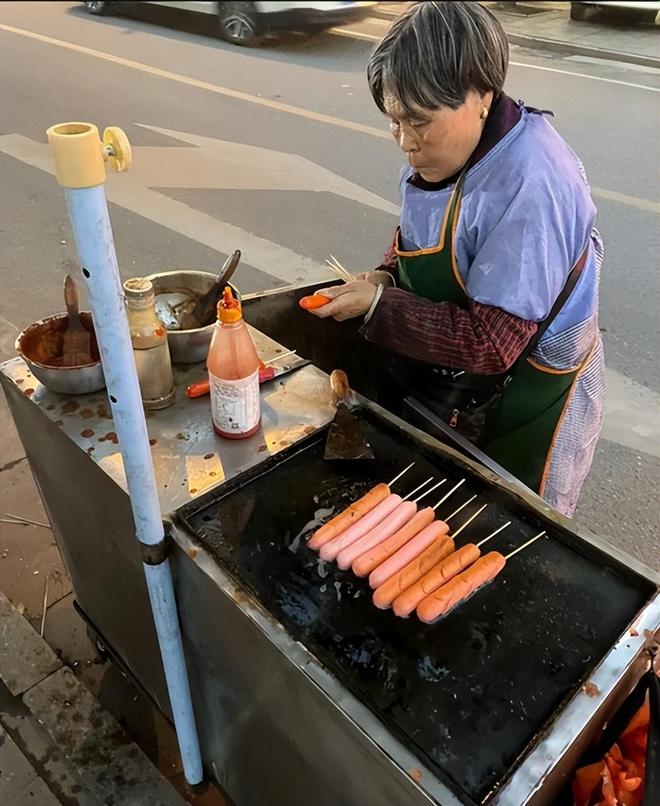 开云 开云体育官网被315曝光一夜之间塌房的“淀粉肠”为什么还有人出来洗白？(图3)